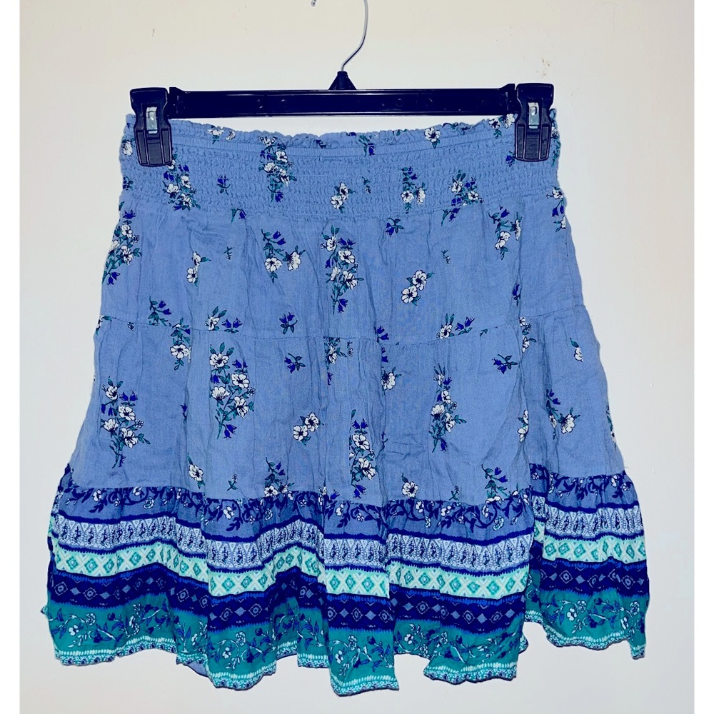 Old navy, blue floral skirt, short & flowy, Size M